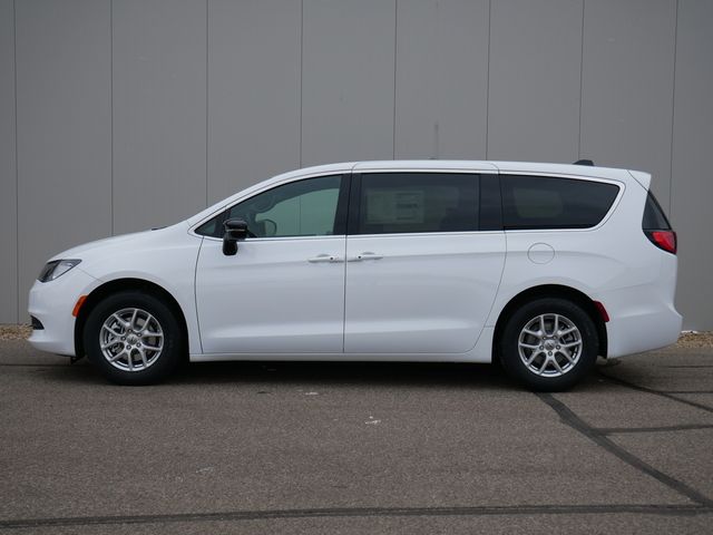 2025 Chrysler Voyager LX