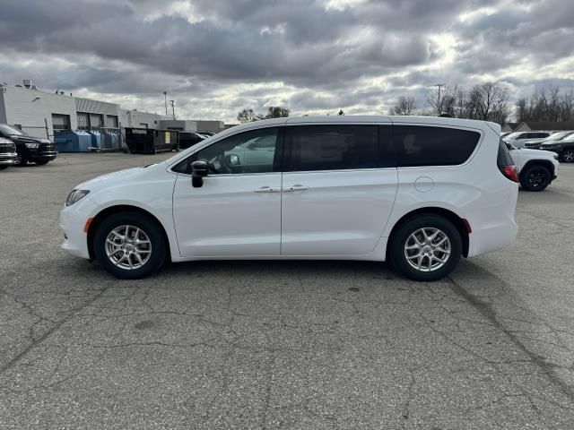 2025 Chrysler Voyager LX