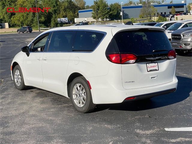 2025 Chrysler Voyager LX