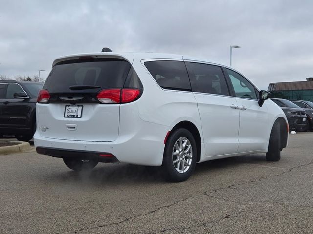 2025 Chrysler Voyager LX