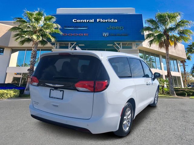 2025 Chrysler Voyager LX