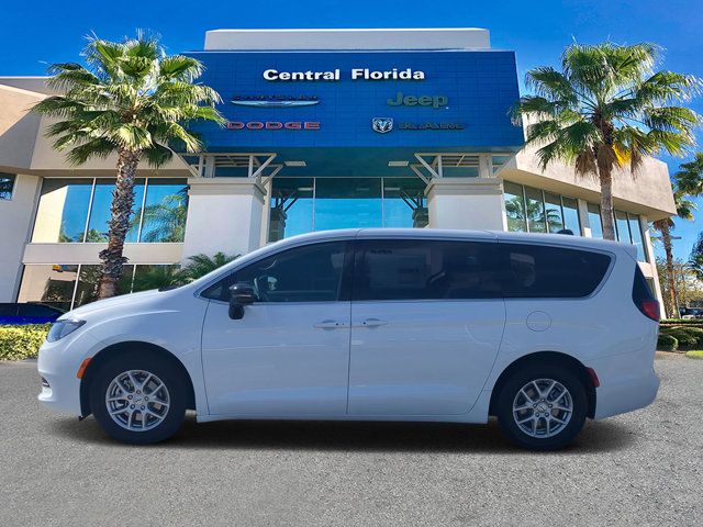 2025 Chrysler Voyager LX