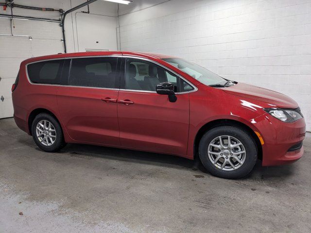 2025 Chrysler Voyager LX