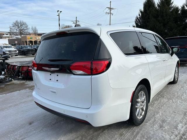 2025 Chrysler Voyager LX