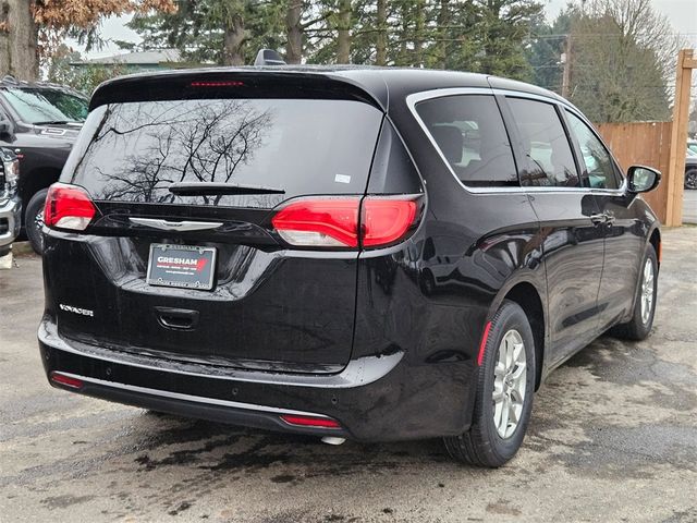 2025 Chrysler Voyager LX