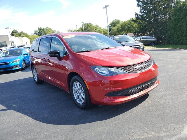 2025 Chrysler Voyager LX