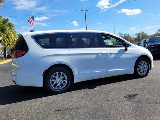 2025 Chrysler Voyager LX