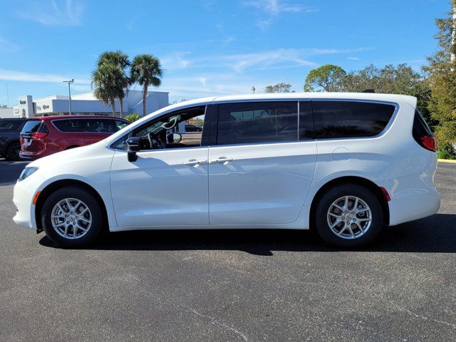 2025 Chrysler Voyager LX