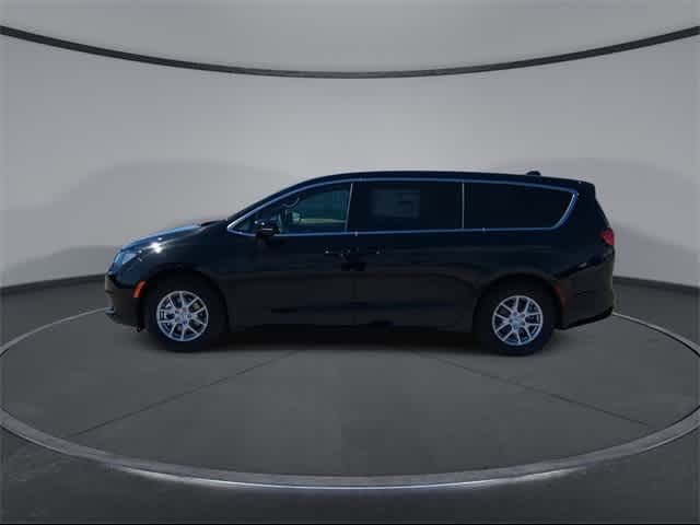 2025 Chrysler Voyager LX