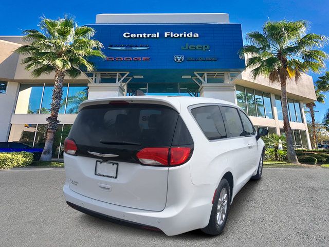 2025 Chrysler Voyager LX