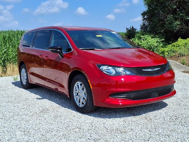 2025 Chrysler Voyager LX