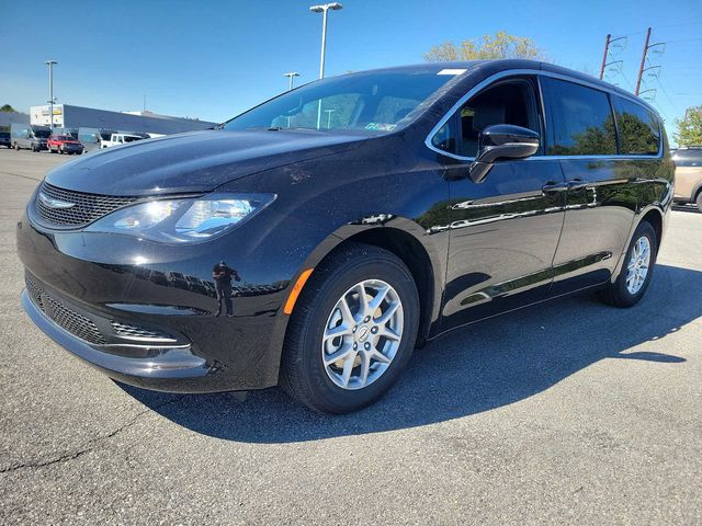 2025 Chrysler Voyager LX