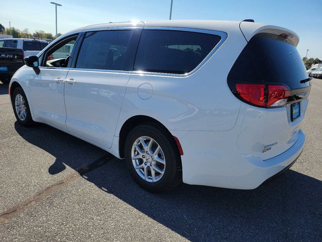 2025 Chrysler Voyager LX