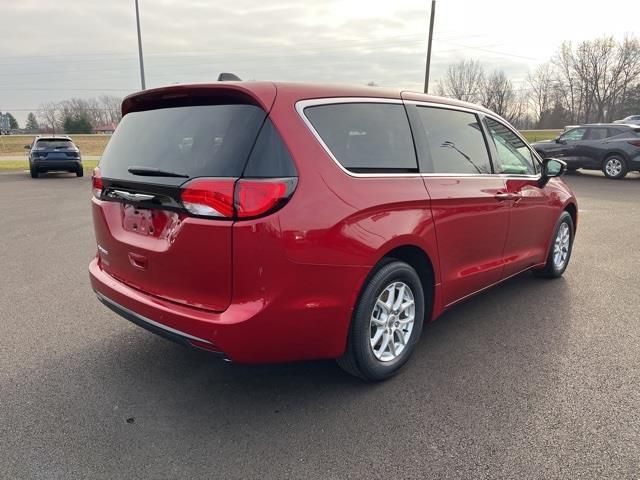 2025 Chrysler Voyager LX