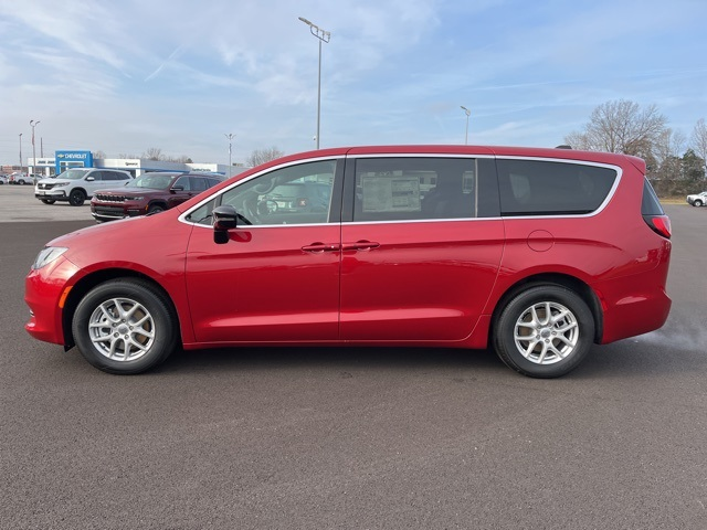 2025 Chrysler Voyager LX