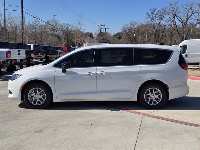 2025 Chrysler Voyager LX