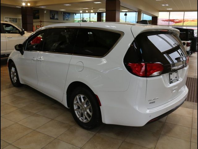 2025 Chrysler Voyager LX