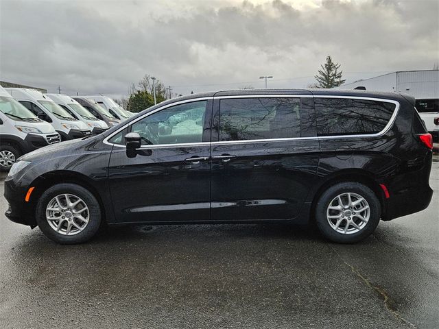 2025 Chrysler Voyager LX