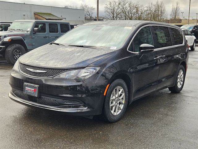 2025 Chrysler Voyager LX