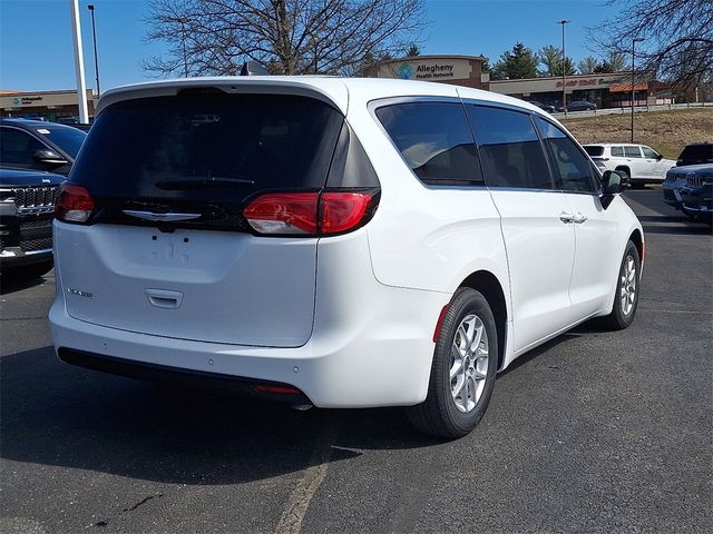 2025 Chrysler Voyager LX