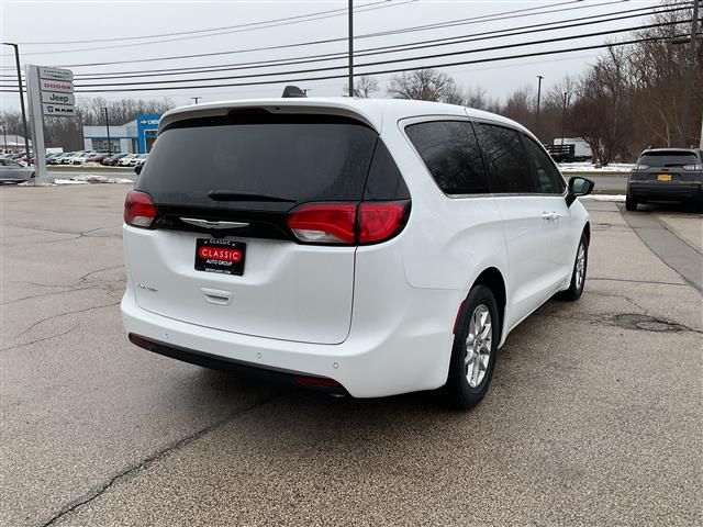 2025 Chrysler Voyager LX