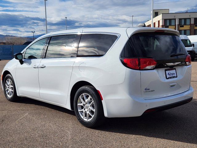 2025 Chrysler Voyager LX