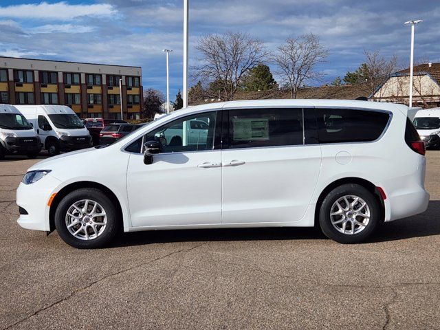 2025 Chrysler Voyager LX