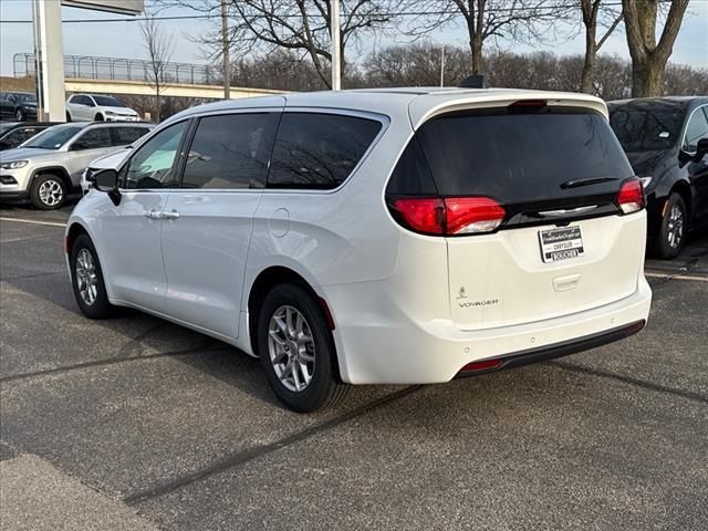 2025 Chrysler Voyager LX