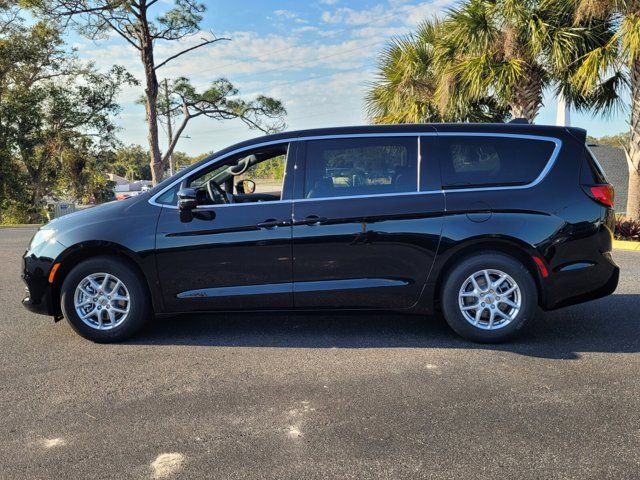 2025 Chrysler Voyager LX