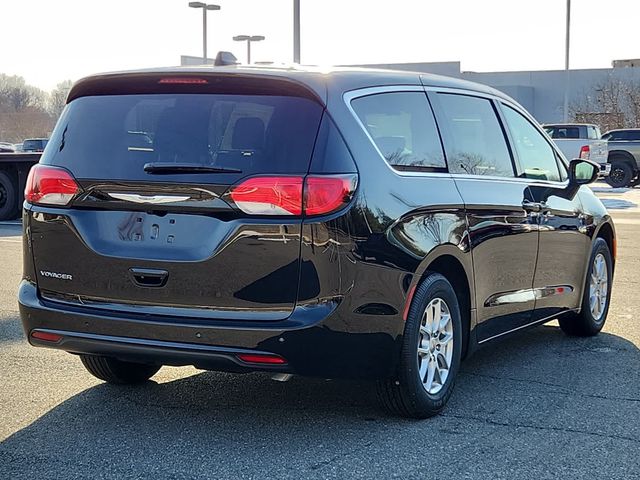 2025 Chrysler Voyager LX