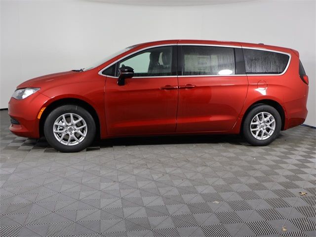 2025 Chrysler Voyager LX