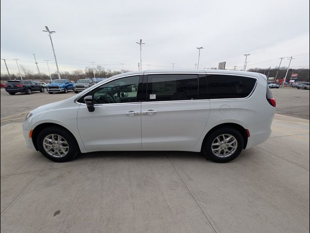 2025 Chrysler Voyager LX