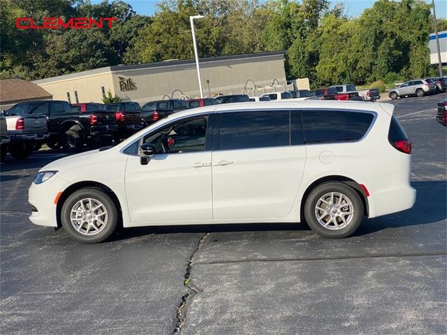 2025 Chrysler Voyager LX