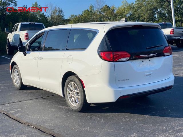 2025 Chrysler Voyager LX