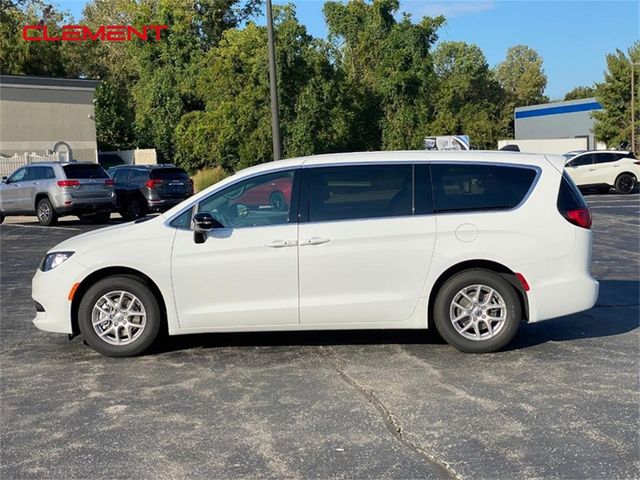 2025 Chrysler Voyager LX