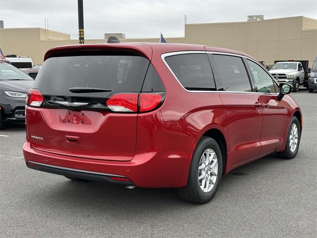 2025 Chrysler Voyager LX