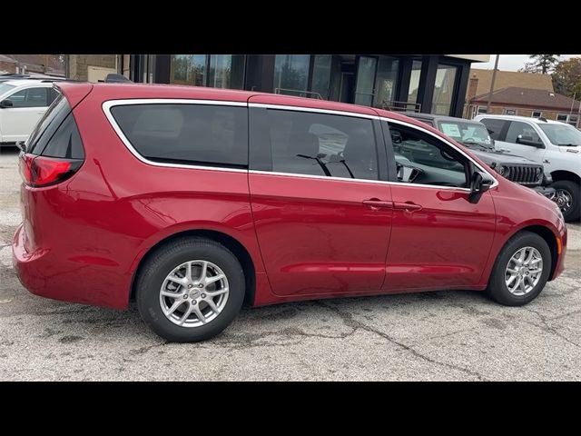 2025 Chrysler Voyager LX