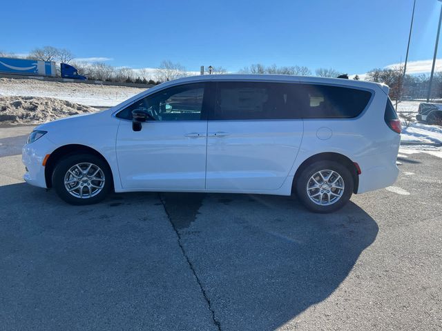 2025 Chrysler Voyager LX