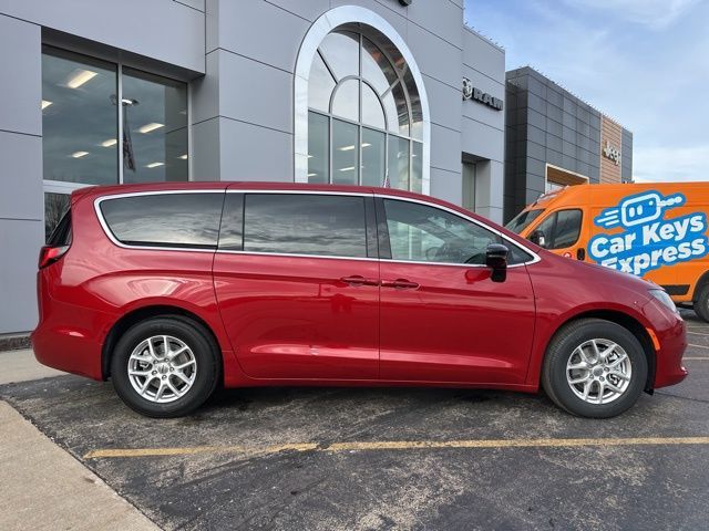 2025 Chrysler Voyager LX