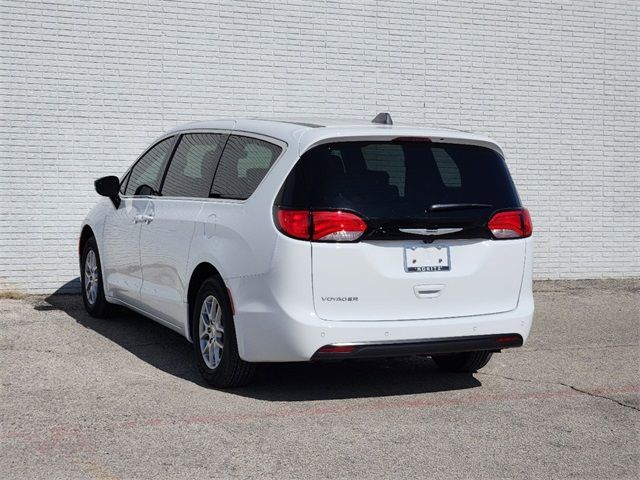 2025 Chrysler Voyager LX