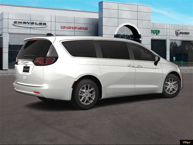 2025 Chrysler Voyager LX