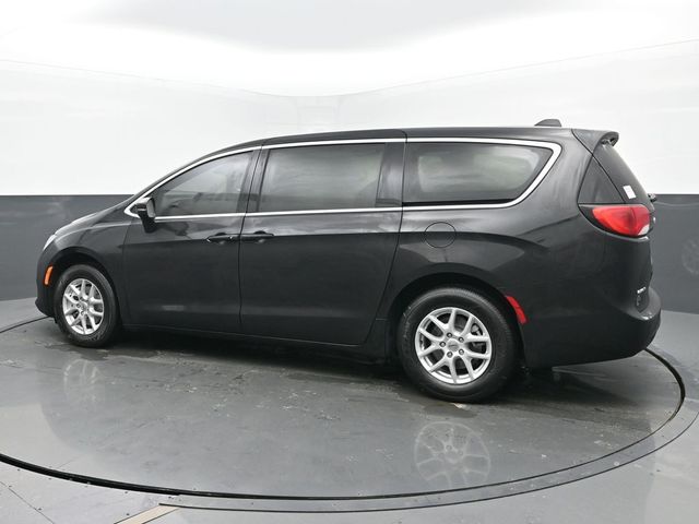 2025 Chrysler Voyager LX