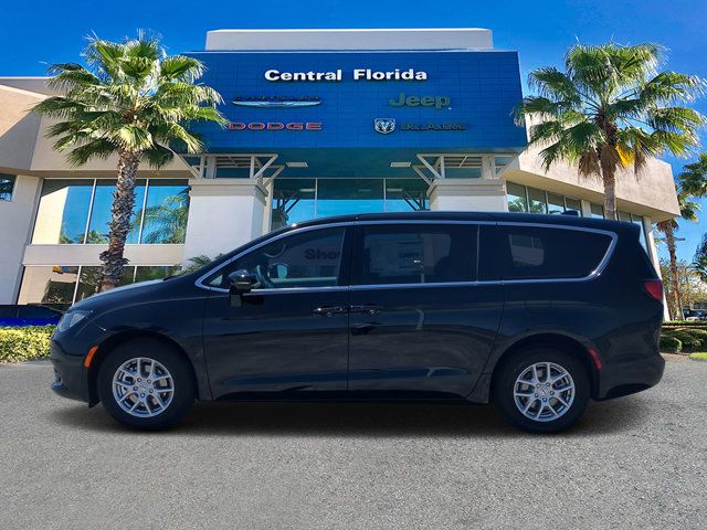 2025 Chrysler Voyager LX