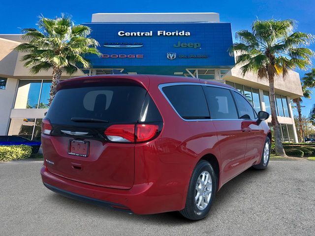 2025 Chrysler Voyager LX