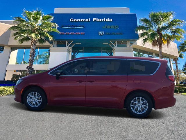 2025 Chrysler Voyager LX