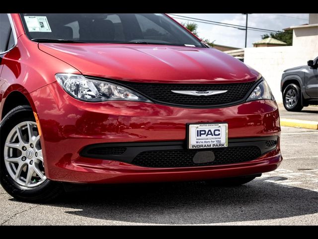 2025 Chrysler Voyager LX