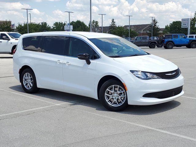 2025 Chrysler Voyager LX