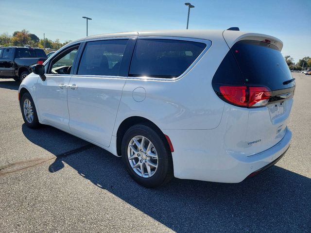 2025 Chrysler Voyager LX