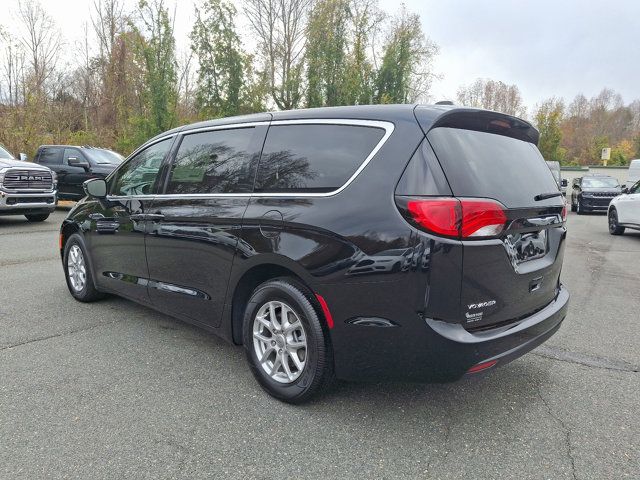 2025 Chrysler Voyager LX