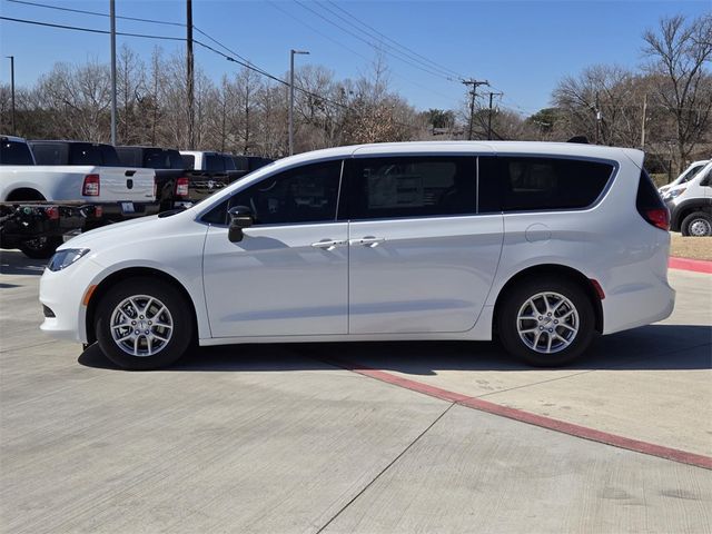 2025 Chrysler Voyager LX